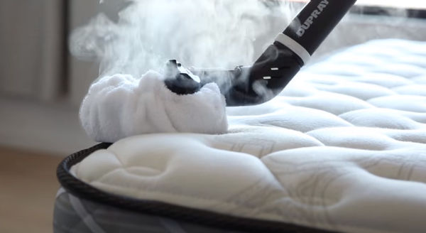 apply steam cleaner in your mattress